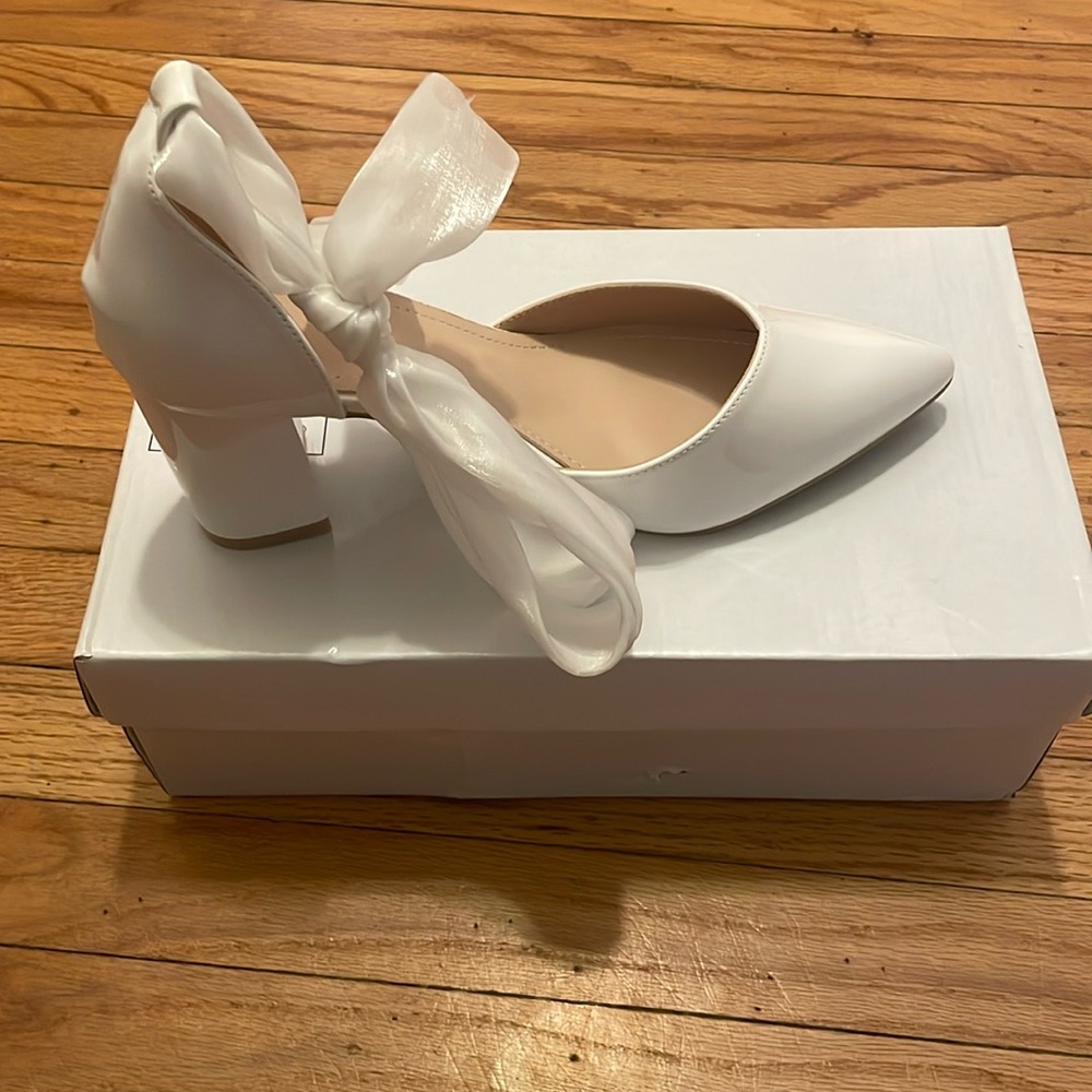 Elegant White Women's Shoes bow ankle detail